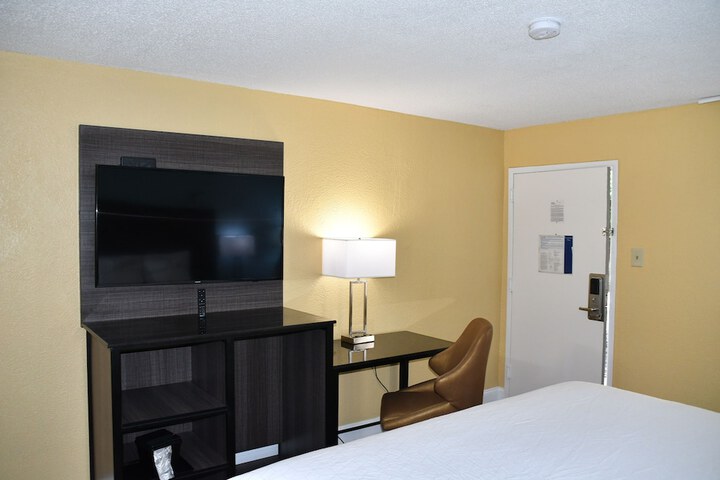 Room 10 of 29