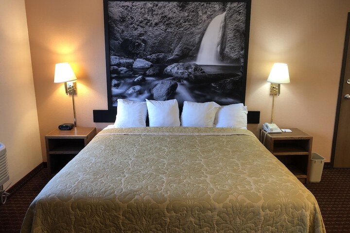 Room 25 of 68