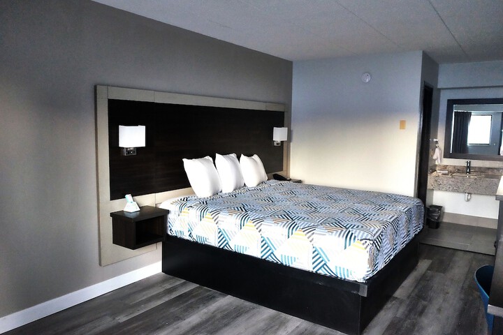 Room 16 of 33