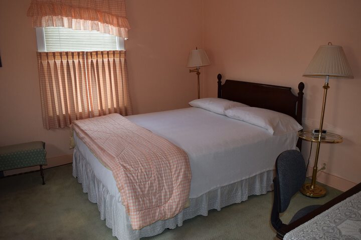 Room 4 of 20