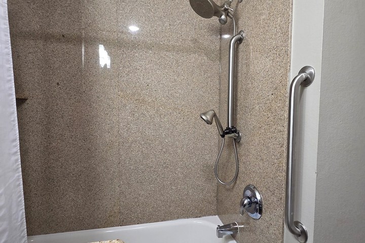 La Quinta Inn & Suites by Wyndham Huntsville Airport Madison