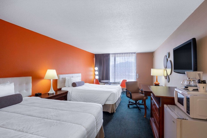 Room 11 of 30