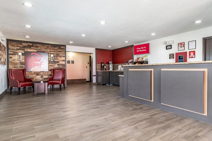 Red Roof Inn PLUS+ Huntsville