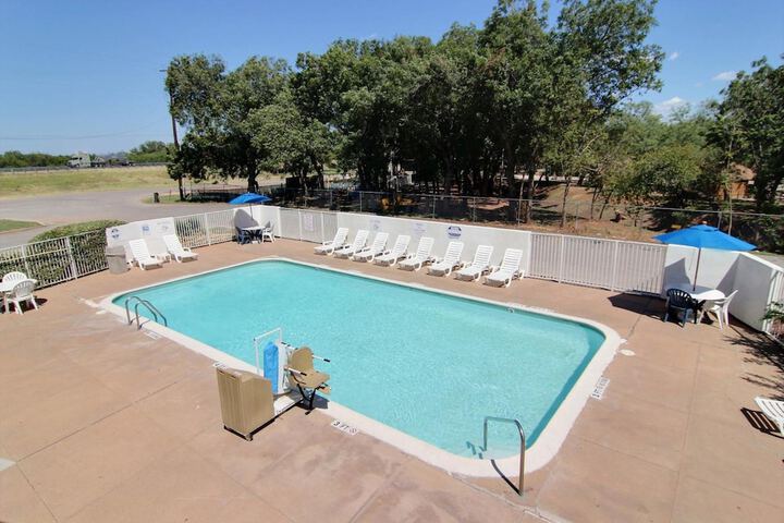 Pool 8 of 32