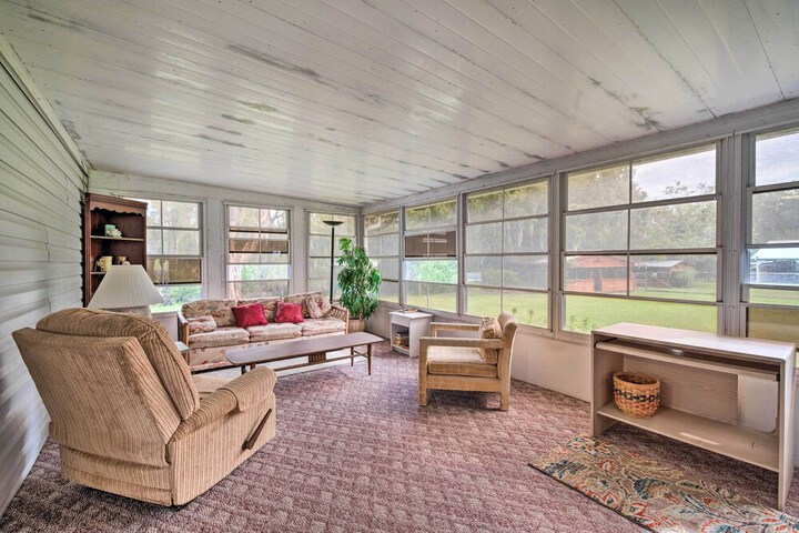 Peaceful Canal-front Retreat w / Boathouse!