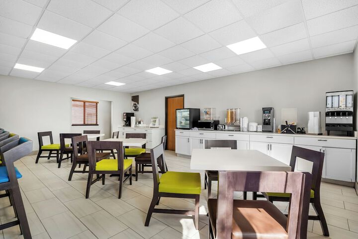 Red Roof Inn & Suites Tomah