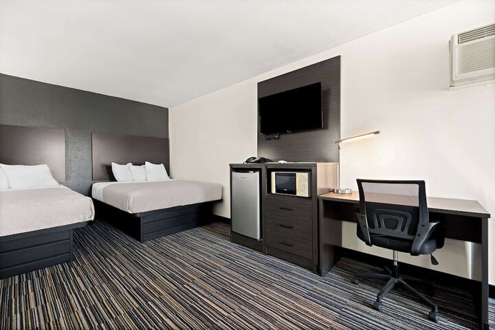 Room 9 of 34