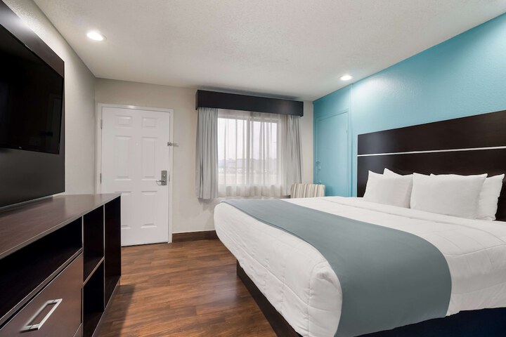 Room 10 of 26