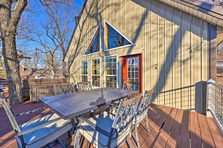 Pet-friendly Grand Lake House w / Dock & Kayaks!