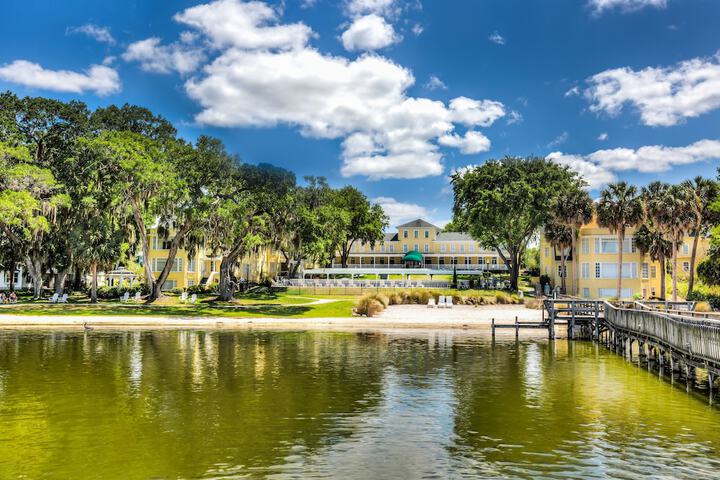 Lakeside Inn