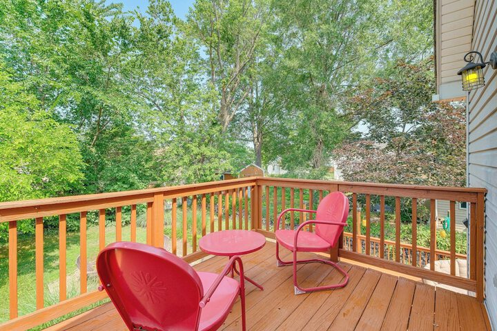 Adorable Cottage: Fire Pit Walk to Colonial Beach