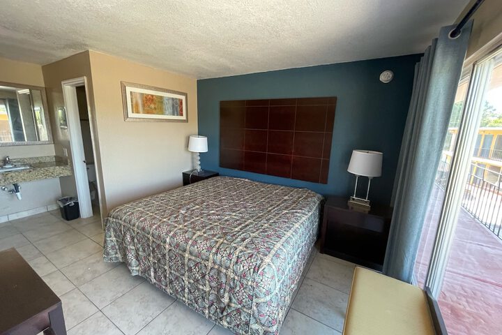 Room 9 of 13