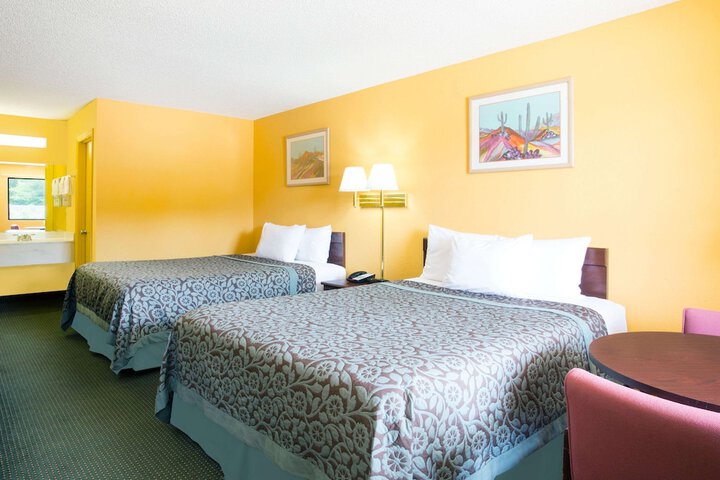 Room 10 of 22