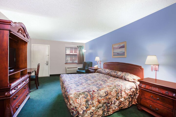 Room 12 of 24
