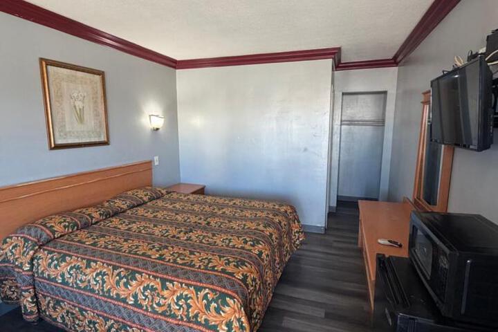 Harbor Inn