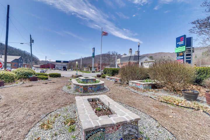 Cozy Marlinton Vacation Rental: Downtown Location!