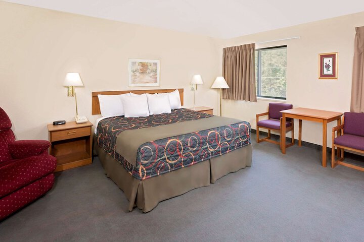 Days Inn by Wyndham Boonville
