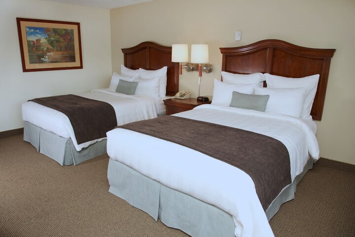 Holiday Hill Inn & Suites