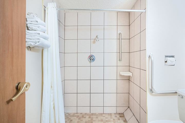 Room 8 of 16
