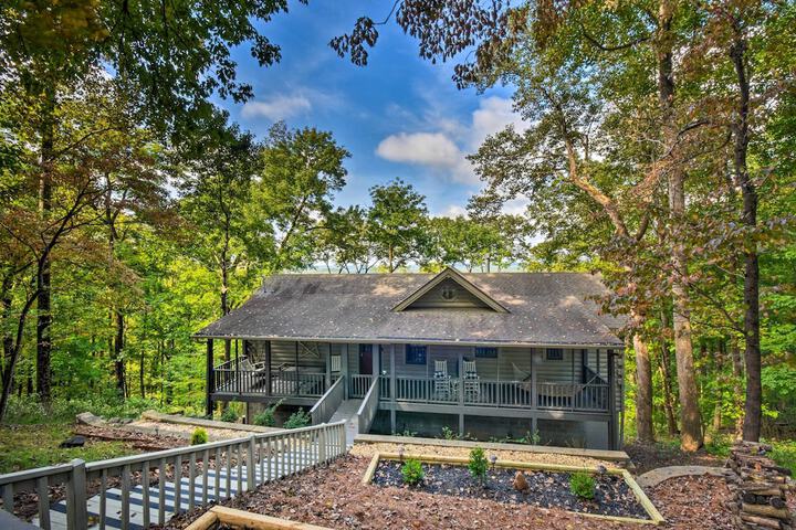 Bent Tree Cabin With Mountain & Lake Views!