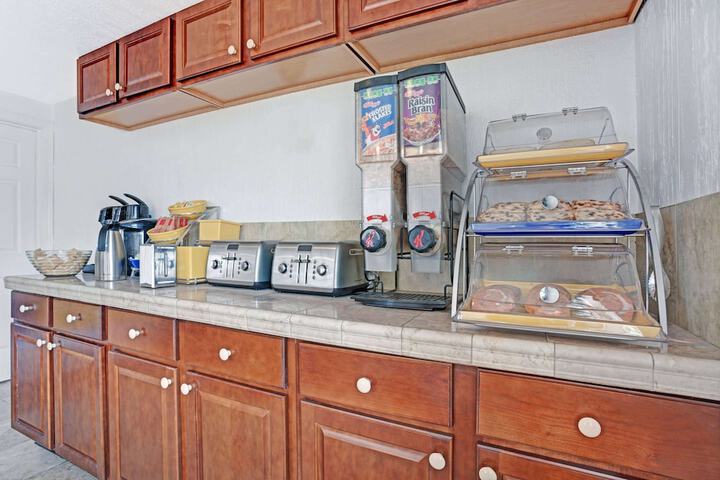 Breakfast/Coffee Service 15 of 15