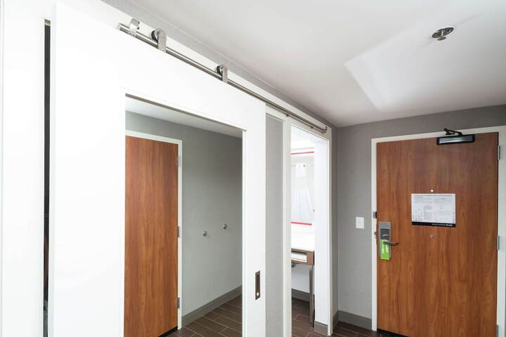 Room 30 of 54