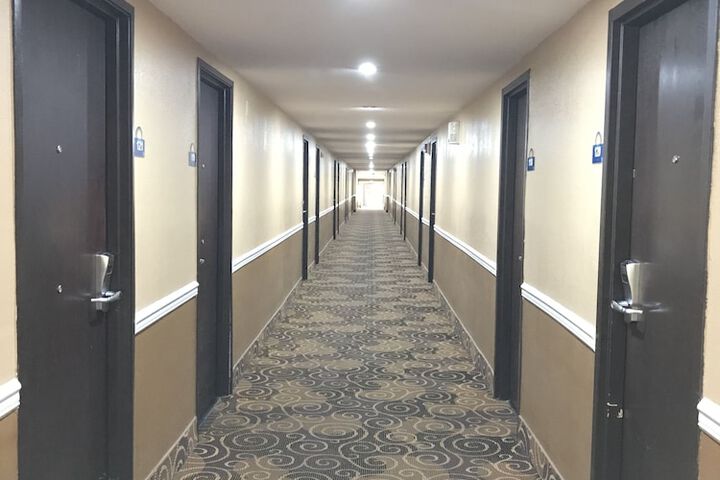 Ballroom/Hall 43 of 49