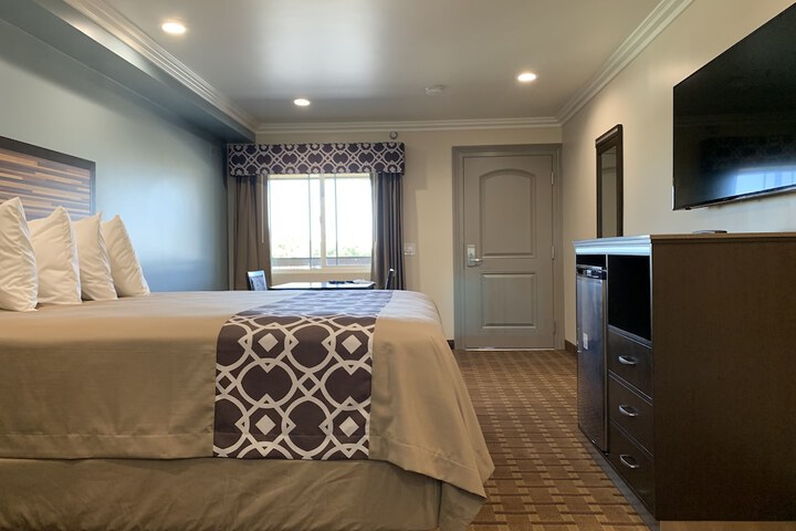Room 13 of 74