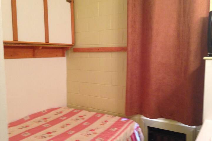 Room 7 of 27