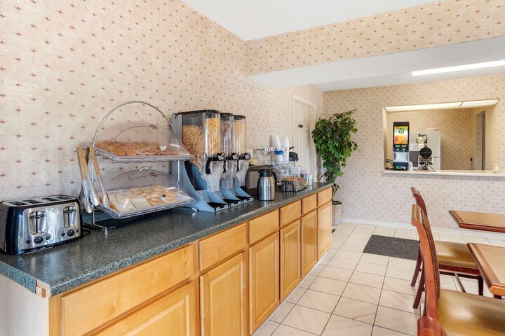 Breakfast/Coffee Service 33 of 33