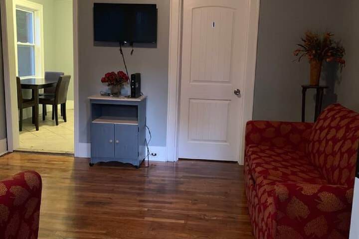 3 Bedroom House in Pontiac near Auburn Hill Palace DTE Energy
