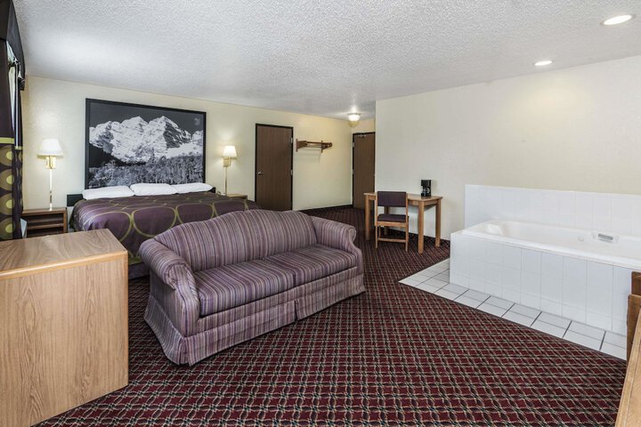 Room 9 of 15