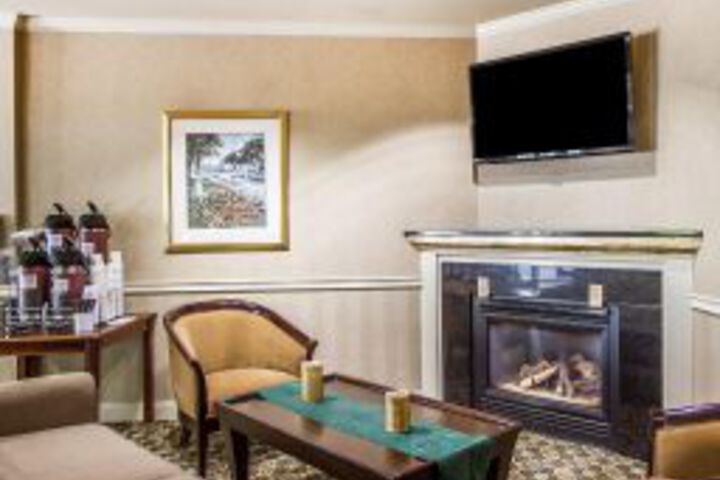 Comfort Suites