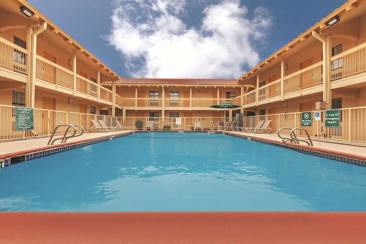 Pool 5 of 25