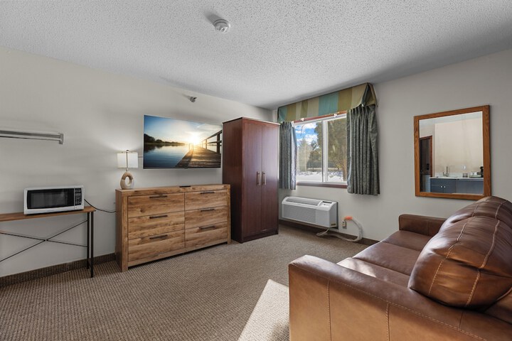 Nisswa Hotel and Suites