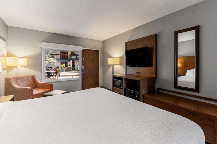 Room 9 of 40