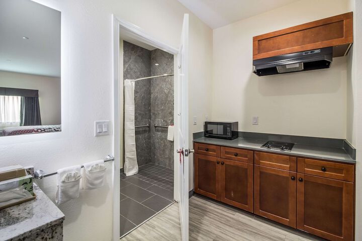Room 10 of 26