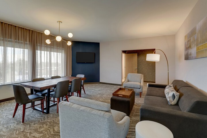 Room 33 of 60
