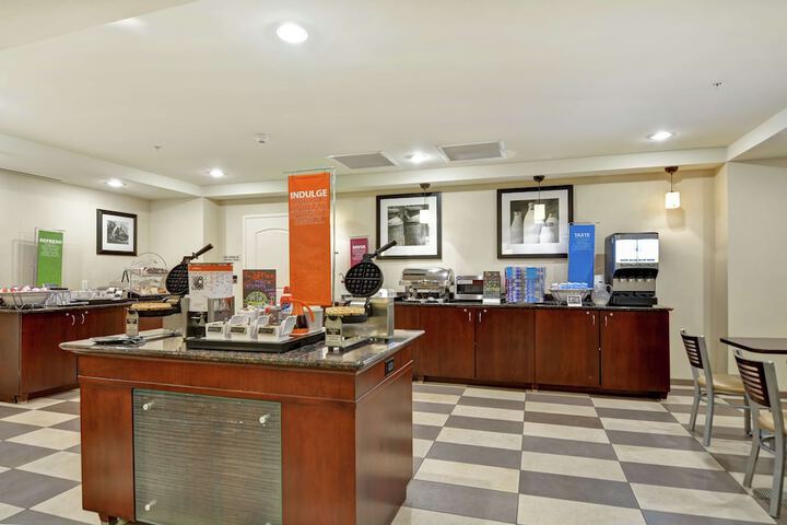 Hampton Inn & Suites Peoria at Grand Prairie IL
