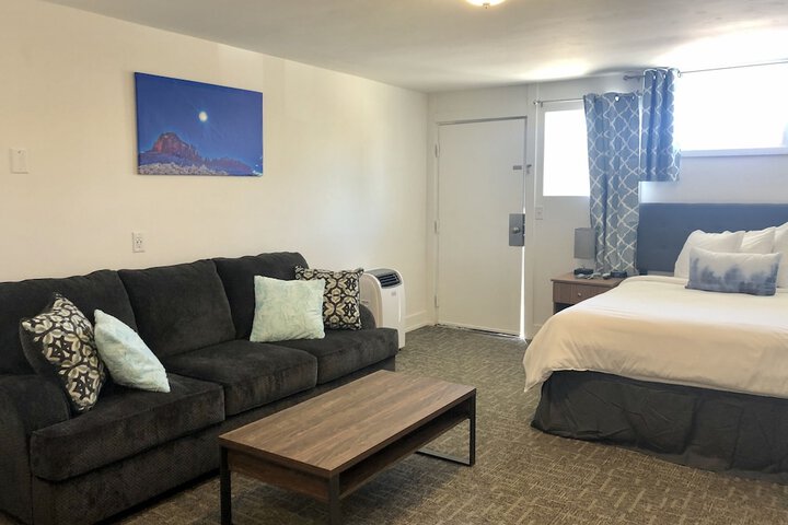Blue Sage Inn & Suites