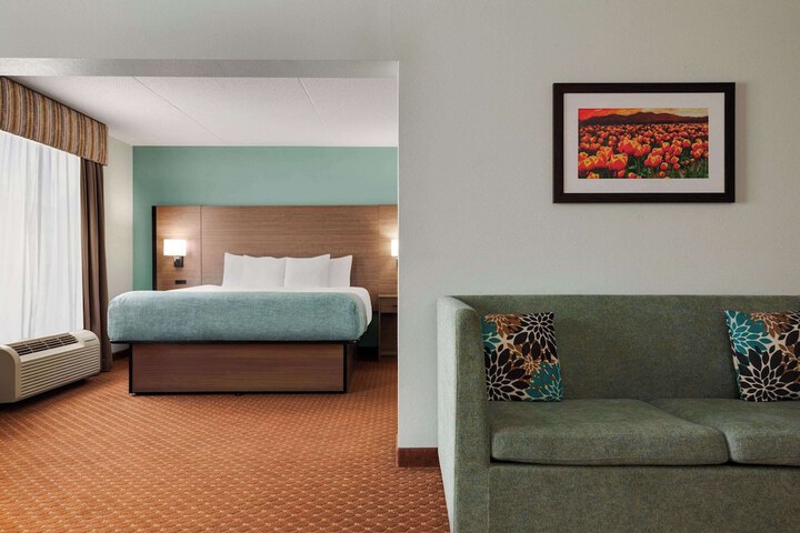 Room 32 of 43
