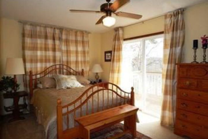 Blue House 4 Bedroom Holiday home by Norris Lake