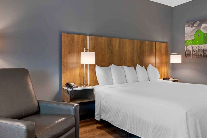 Room 13 of 33