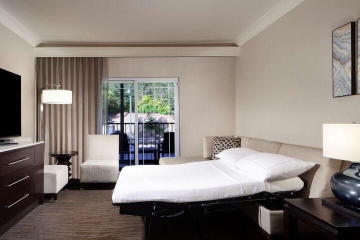 Room 32 of 77