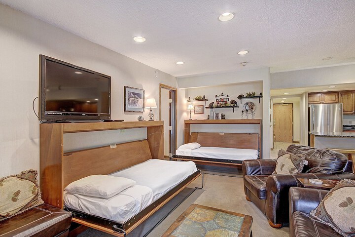 Room 12 of 33