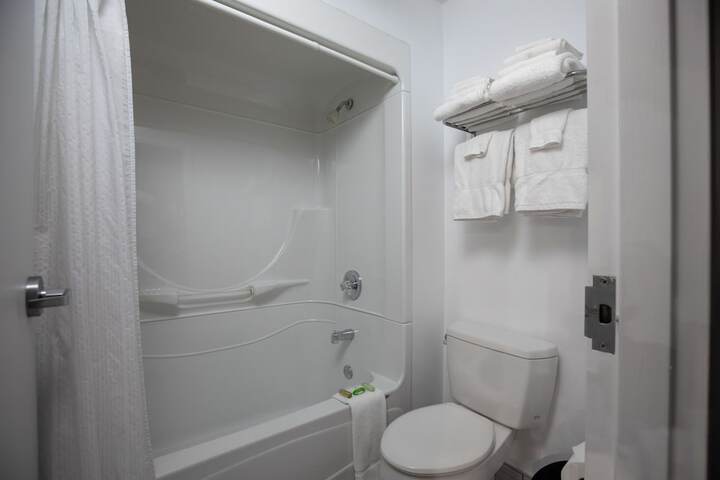 Room 28 of 105