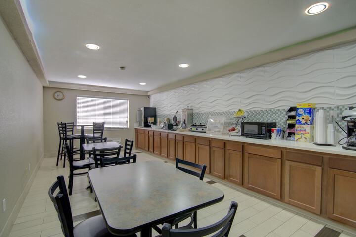 Westbridge Inn & Suites