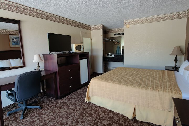 Countryside Inn & Suites