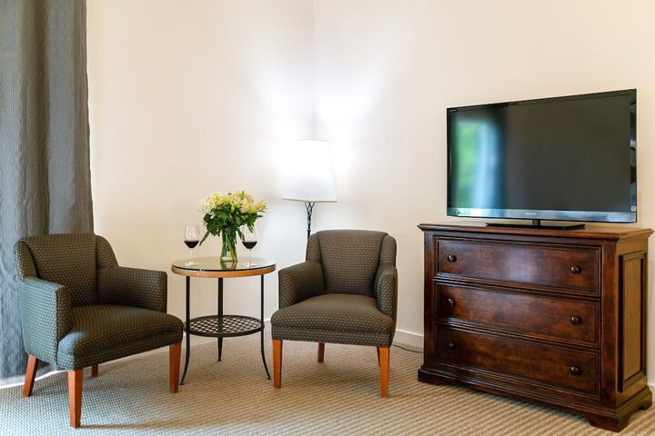 Room 40 of 61