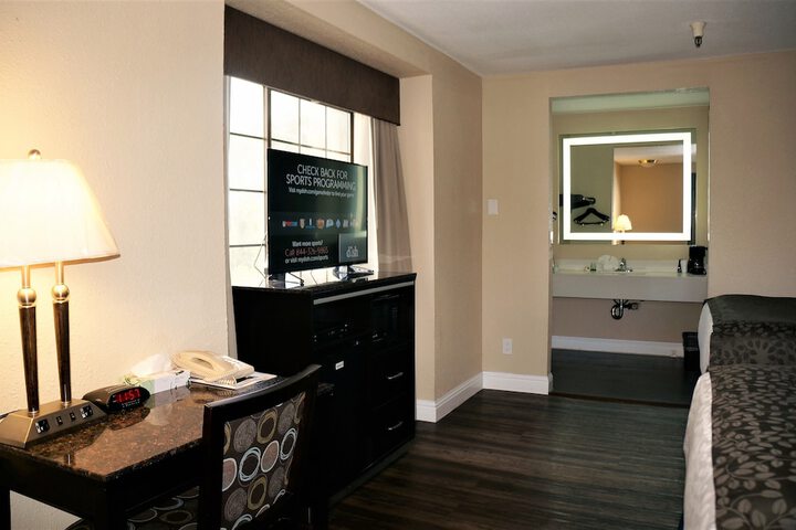 Room 9 of 23